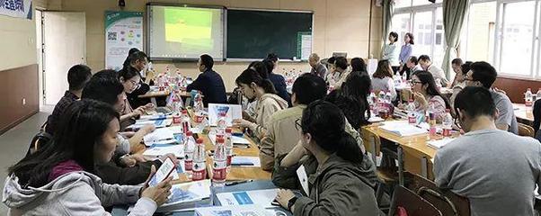 升華教育情懷，啟航生涯夢想——成都市中學(xué)教師生涯培訓(xùn)與教育咨詢活動